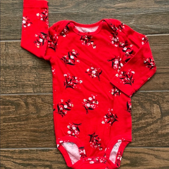 🎀Carter’s 4 long sleeve, onesie tops bundle🎀 - Picture 2 of 10
